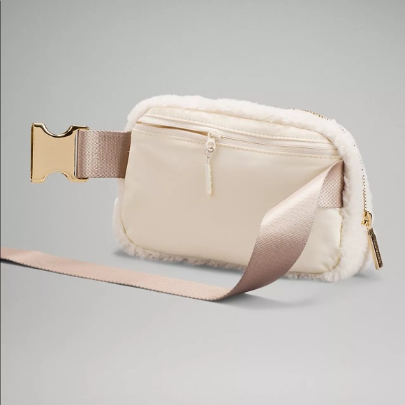 NWT Lululemon ivory sherpa belt bag - Picture 5 of 8